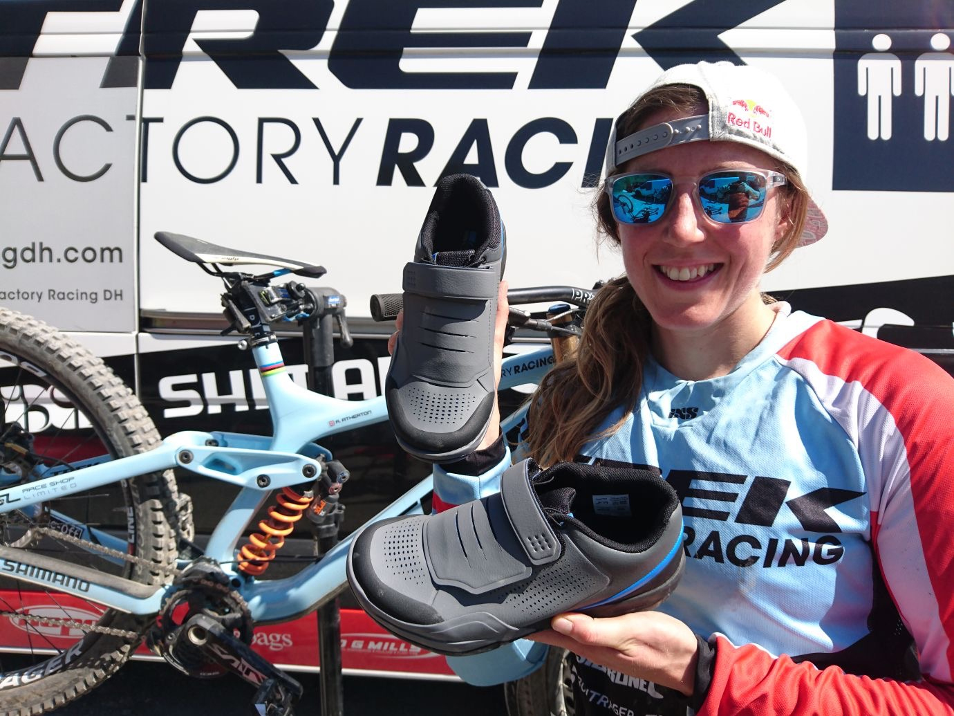 Rachel Atherton tretry AM9